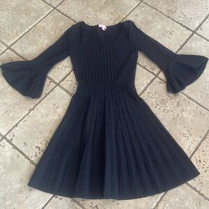 Lilly Pulitzer black pleated stretch dress